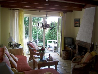 Das Wohnzimmer mit Kamin